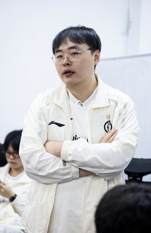 iG大换血!上单集体“跑路”，Rookie要回来救火?
