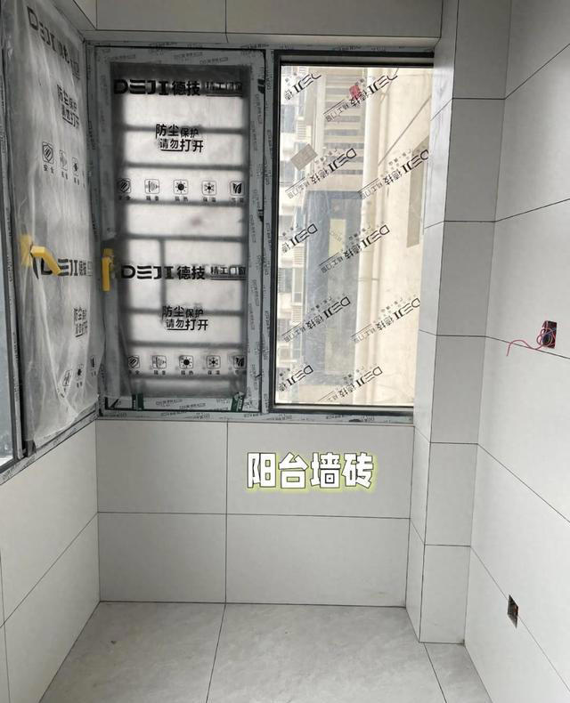 越来越多人阳台不铺“瓷砖”了，现在流行这种，好看又不过时！