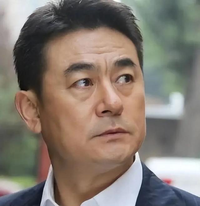 反差最大老戏骨，剧里抛妻弃子，剧外主动提离婚，61岁的他太通透
