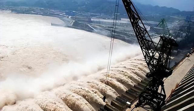 三峡水库全开闸放光，网上说六天就能空，这到底靠不靠谱?