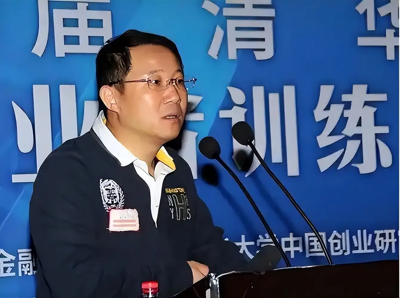 为了嫁50亿富豪，狠心抛弃同居5年的周一围，如今她悔不当初