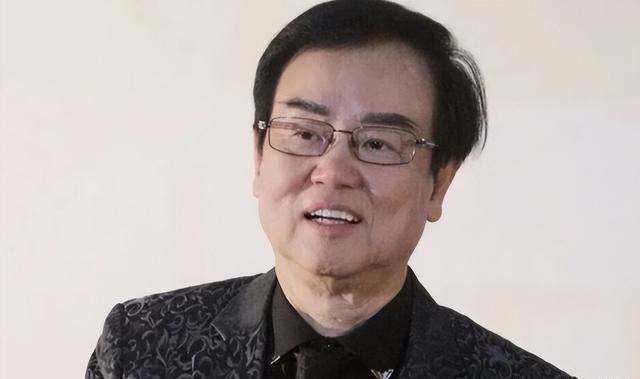 晚节不保！黄百鸣被判入狱后，更多恶行被扒，影坛大佬获刑五个月