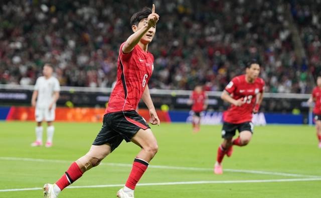 世界波! 韩国急速扳平，黄仁范一脚扣过3人，破12年魔咒