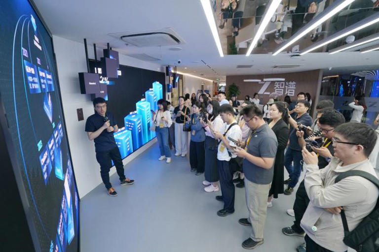 活力中国调研行丨产业规模再创新高，AI“第一城”群星闪耀