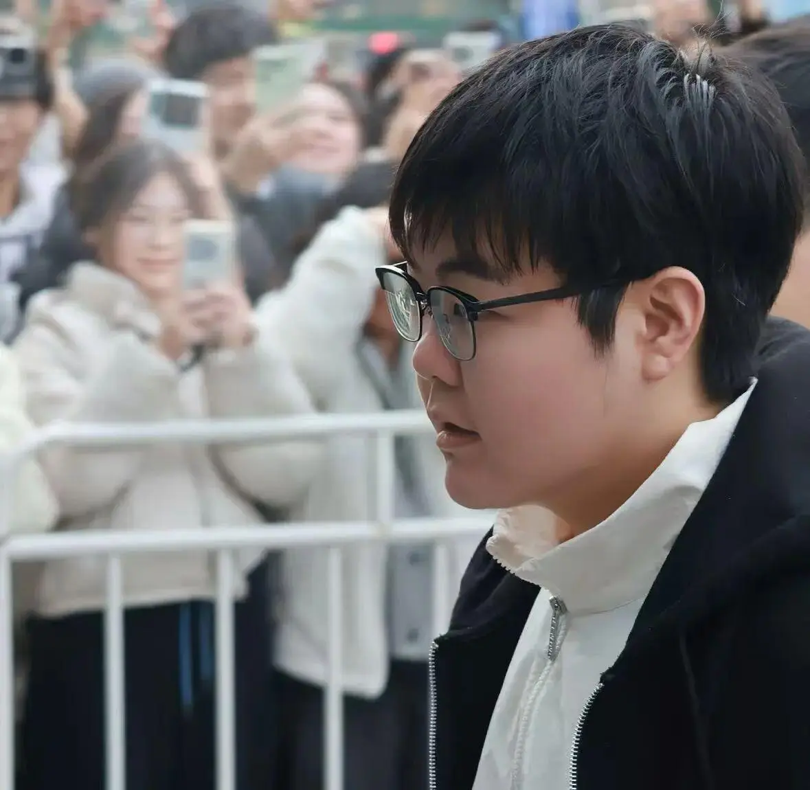“尧阿尧”透露：IG战队有个小道消息，听说Rookie第三阶段会回归