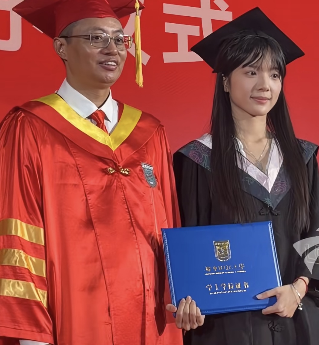 “谢南枝”李思潼今天毕业! 5分钟发言多次感谢母校的包容多元