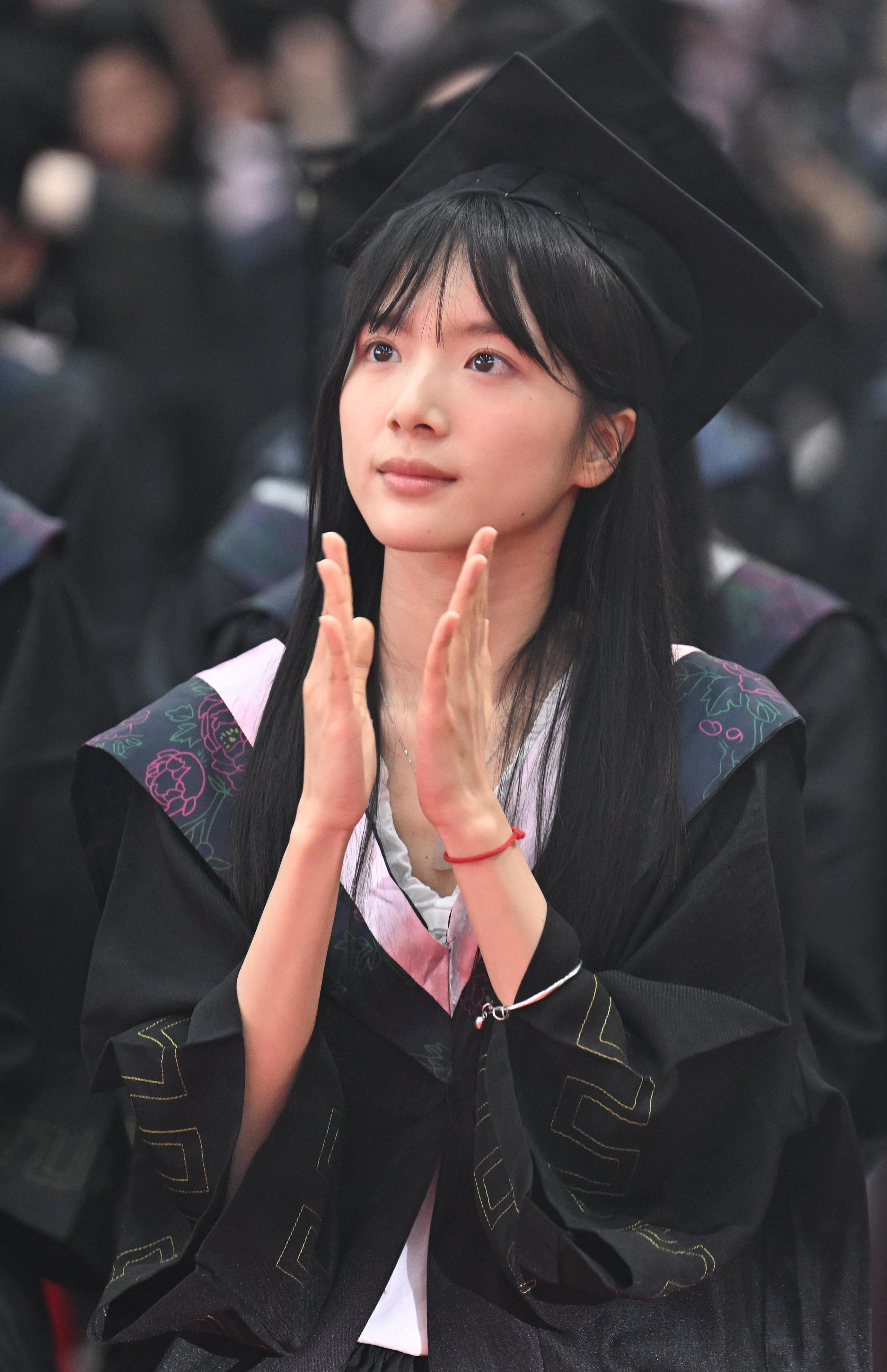 “谢南枝”毕业了!《给阿嬷的情书》主演李思潼返校参加毕业典礼并发表感言