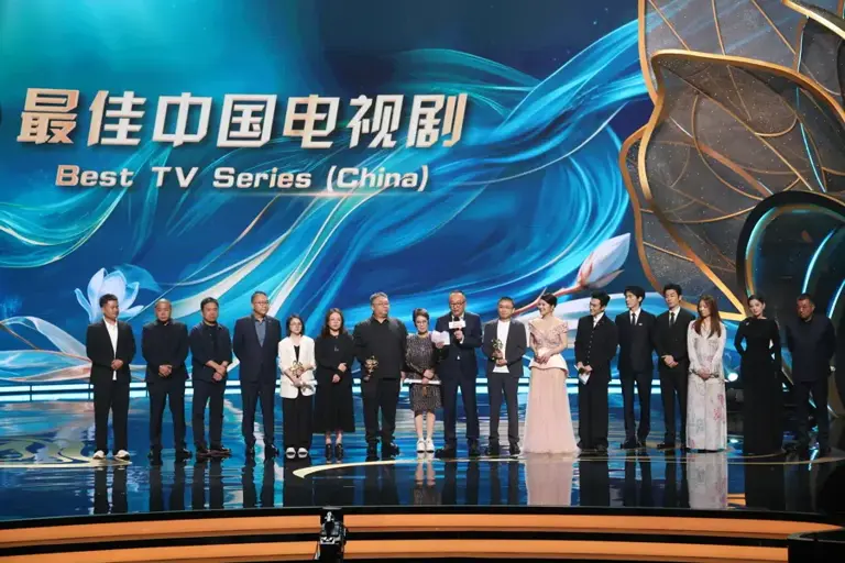 星光璀璨 笑泪交织 “白玉兰绽放”颁奖典礼精彩瞬间合集