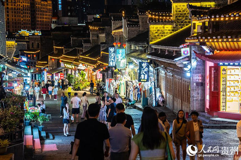 行进中国｜璀璨古城夜 百年焕新生