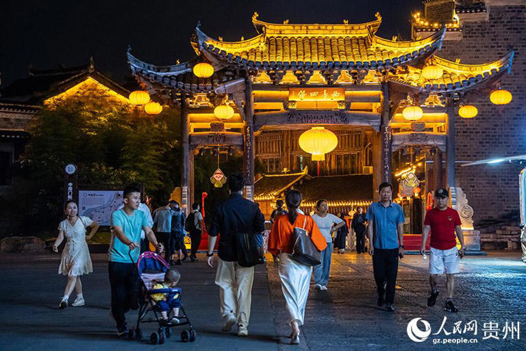 行进中国｜璀璨古城夜 百年焕新生