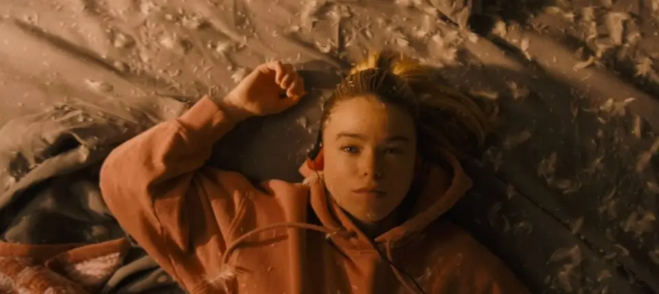 《超级少女》：最冷超英电影，上映至今未破千万，这不是超级少女，这是超级变色龙