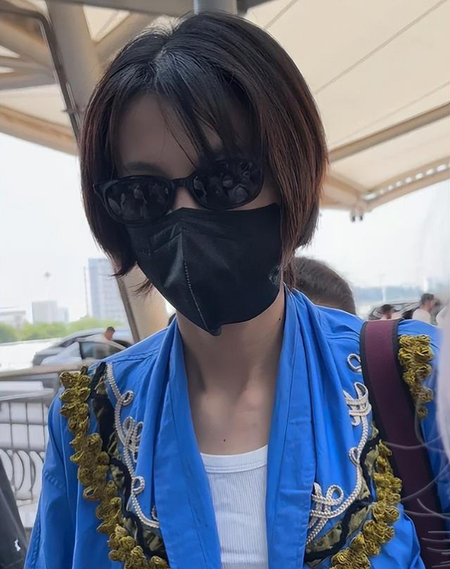 曾沛慈浪姐夺冠后回台，素颜皮肤白皙，丈夫随行刻意避嫌满眼宠溺