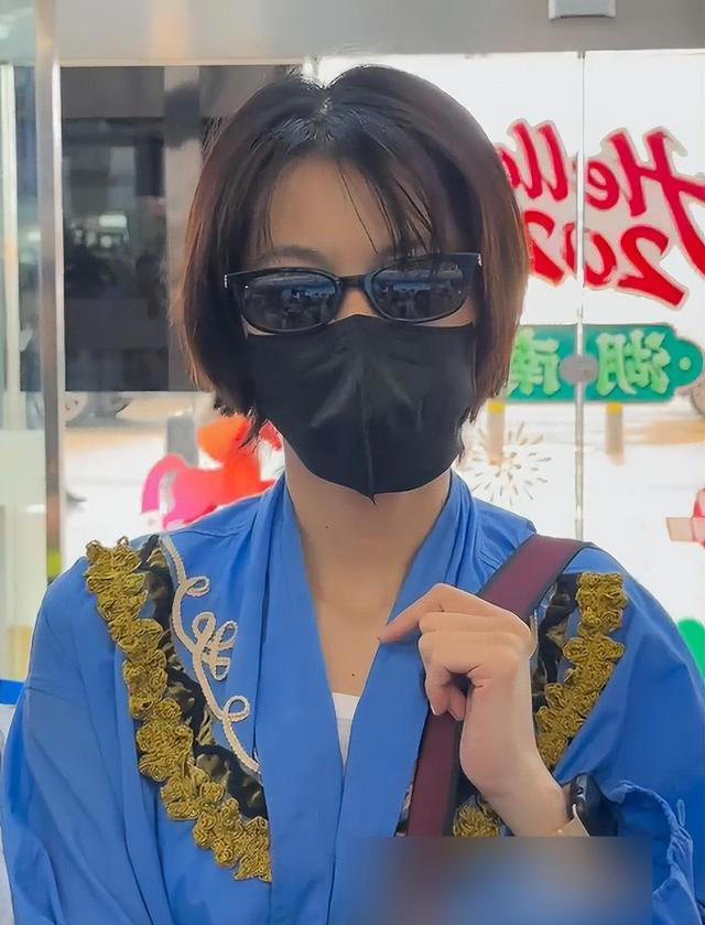 曾沛慈浪姐夺冠后回台，素颜皮肤白皙，丈夫随行刻意避嫌满眼宠溺