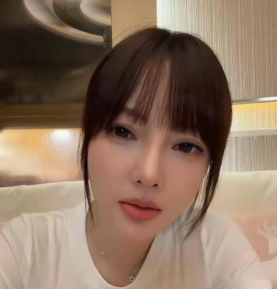 离婚6年，李小璐深夜坦言心声，只字不提贾乃亮，句句都是贾乃亮