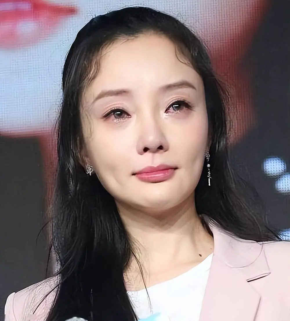 离婚6年，李小璐深夜坦言心声，只字不提贾乃亮，句句都是贾乃亮