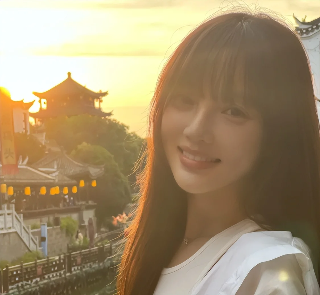 离婚6年，李小璐深夜坦言心声，只字不提贾乃亮，句句都是贾乃亮