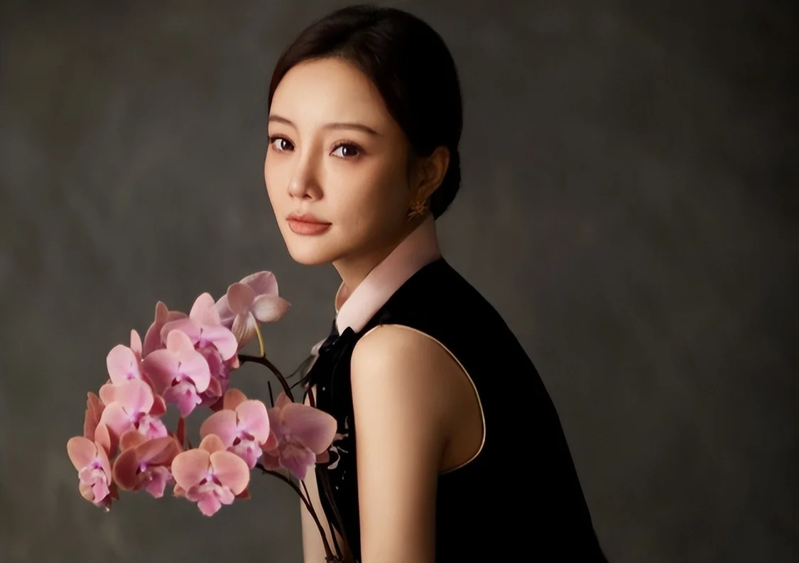 离婚6年，李小璐深夜坦言心声，只字不提贾乃亮，句句都是贾乃亮