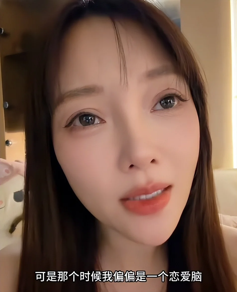 离婚6年，李小璐深夜坦言心声，只字不提贾乃亮，句句都是贾乃亮