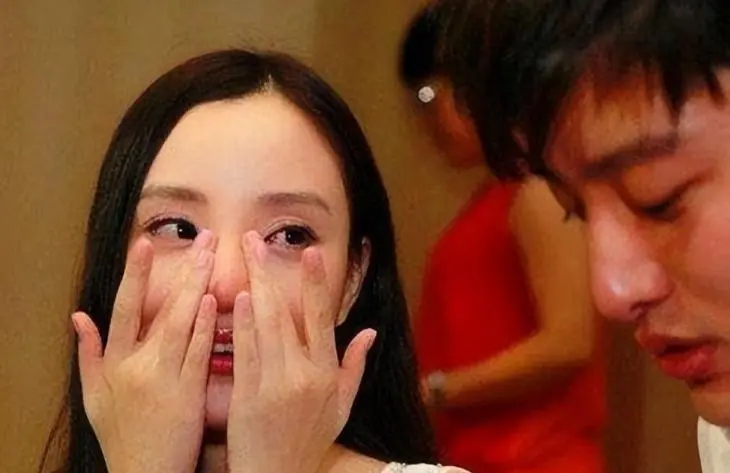 离婚6年，李小璐深夜坦言心声，只字不提贾乃亮，句句都是贾乃亮
