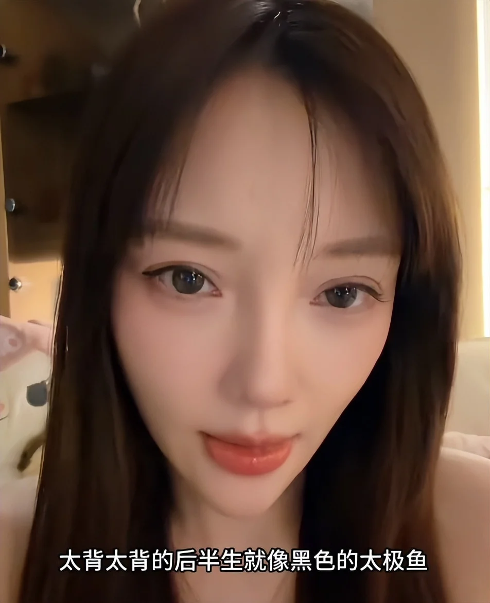 离婚6年，李小璐深夜坦言心声，只字不提贾乃亮，句句都是贾乃亮