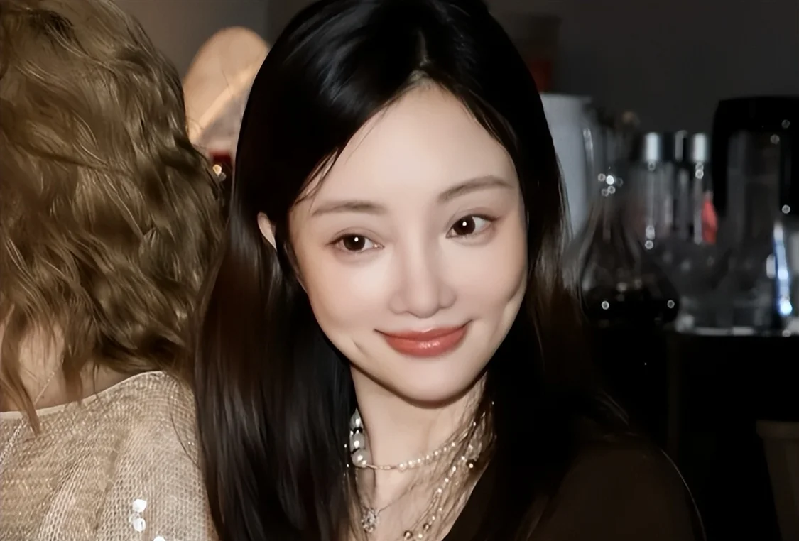 离婚6年，李小璐深夜坦言心声，只字不提贾乃亮，句句都是贾乃亮