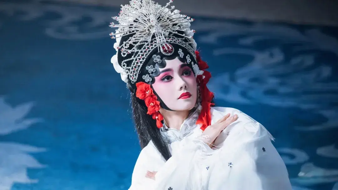 热度跌落第二！霸榜18天的《主角》退位，黑马新剧强势登顶