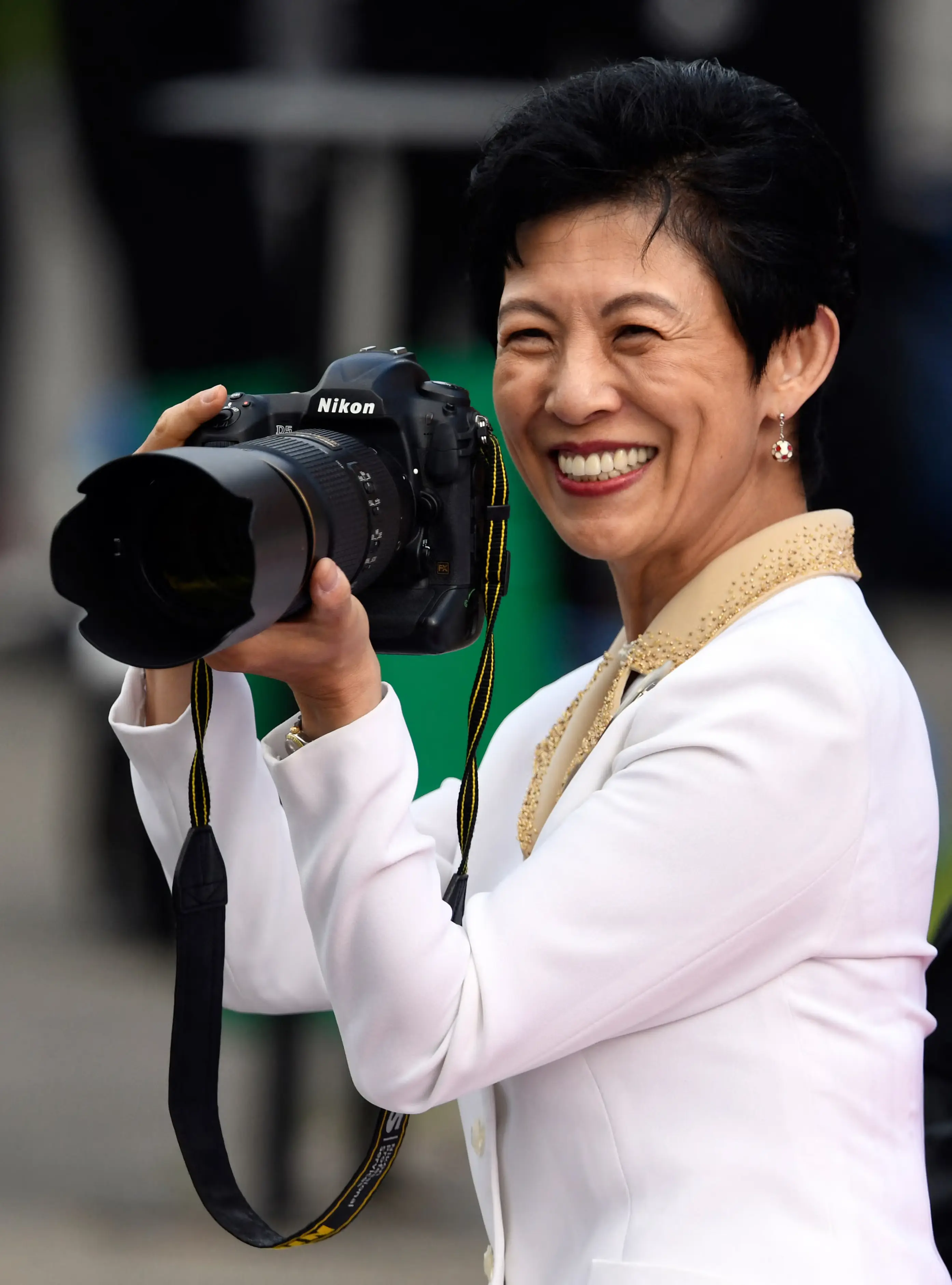 世界杯国际足联主席亲自陪看球的女人，没她就没日本足球今天!
