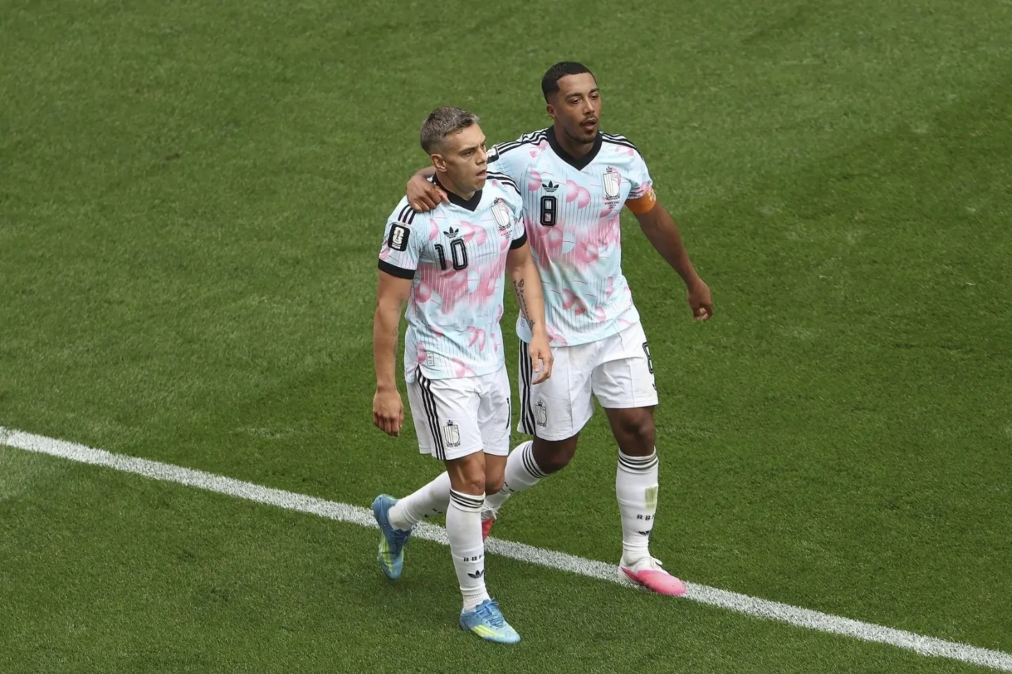 3-2，2-1! 世界杯逆转一夜! 凯恩4场5球献绝杀，英格兰拒绝冷门，晋级对战墨西哥，比利时大逆转，淘汰非洲冠军进16强