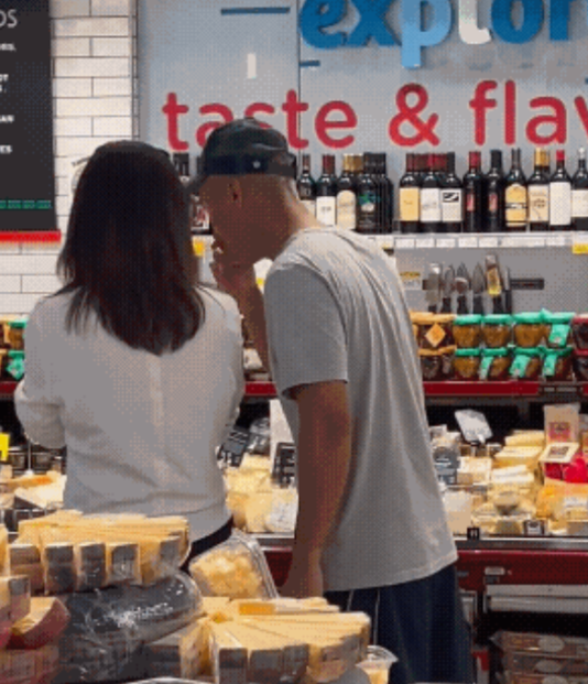 �������������ף��쾲�ٽ����ع⣬�ѹֶ���������������˷��ϵ