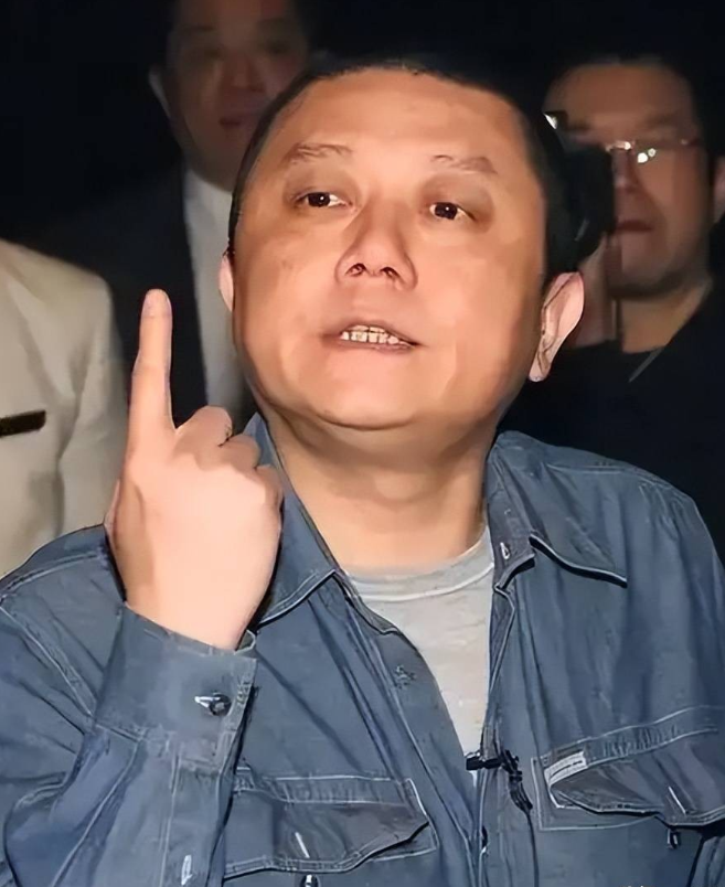 �������������ף��쾲�ٽ����ع⣬�ѹֶ���������������˷��ϵ