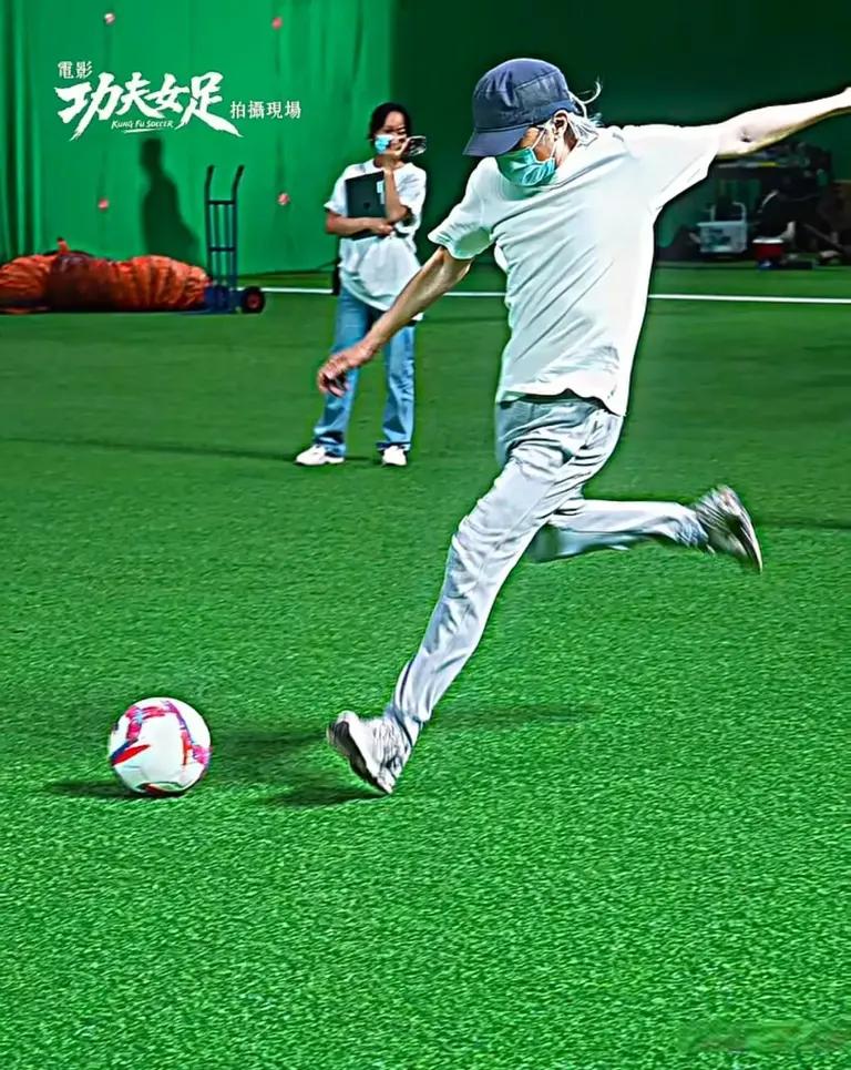 8小时票房破1000万！星爷强势救活暑期档，贾玲压力拉满