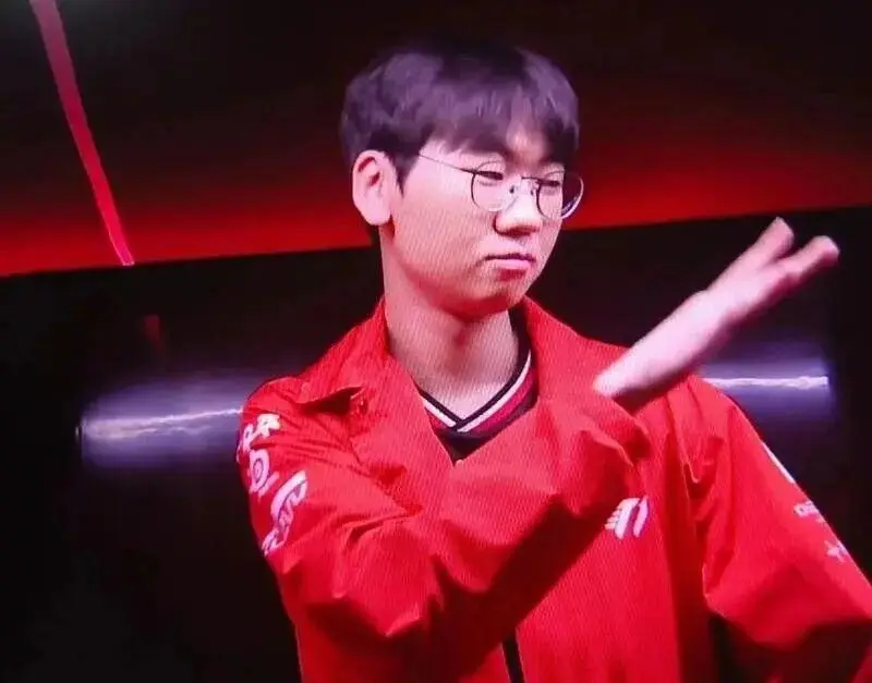faker急了疯狂切屏看多兰，viper内涵bin：输了就要认