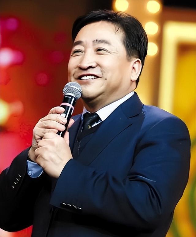 75岁姜昆身家过亿却天天发愁，47岁独女姜珊成了他最大的“心病”