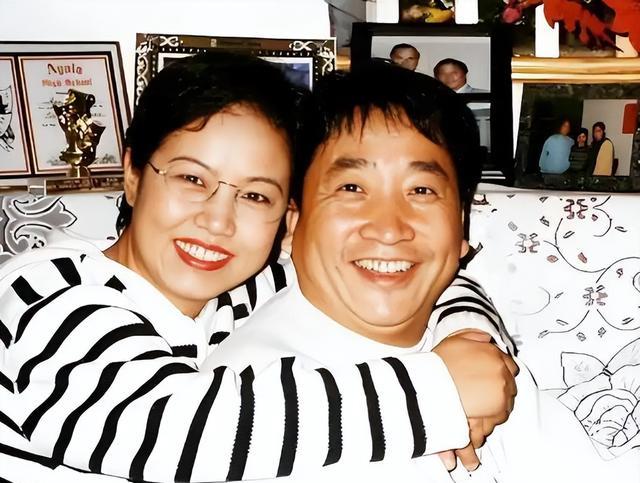 75岁姜昆身家过亿却天天发愁，47岁独女姜珊成了他最大的“心病”
