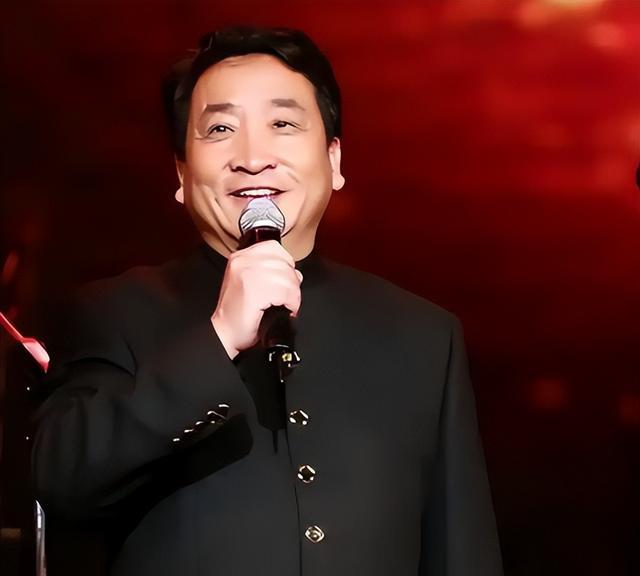 75岁姜昆身家过亿却天天发愁，47岁独女姜珊成了他最大的“心病”