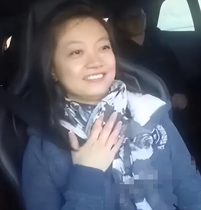 75岁姜昆身家过亿却天天发愁，47岁独女姜珊成了他最大的“心病”