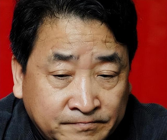 75岁姜昆身家过亿却天天发愁，47岁独女姜珊成了他最大的“心病”