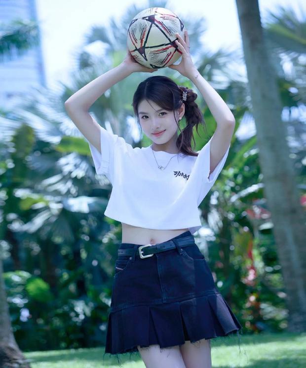“00后小花”艾米晒北电录取通知书 绽放甜美笑容心情大好
