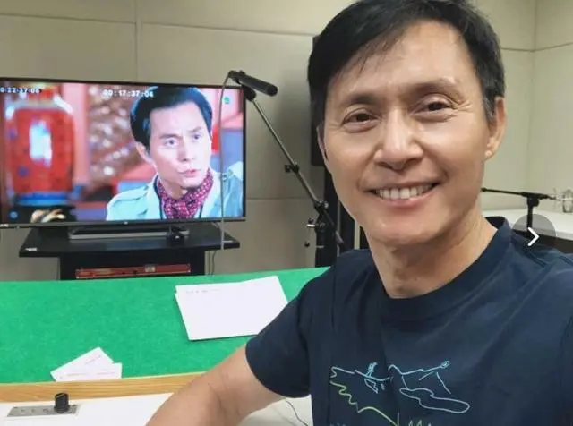 69岁香港老戏骨亲口否认退圈，为养家继续拍戏，有工作心里才踏实