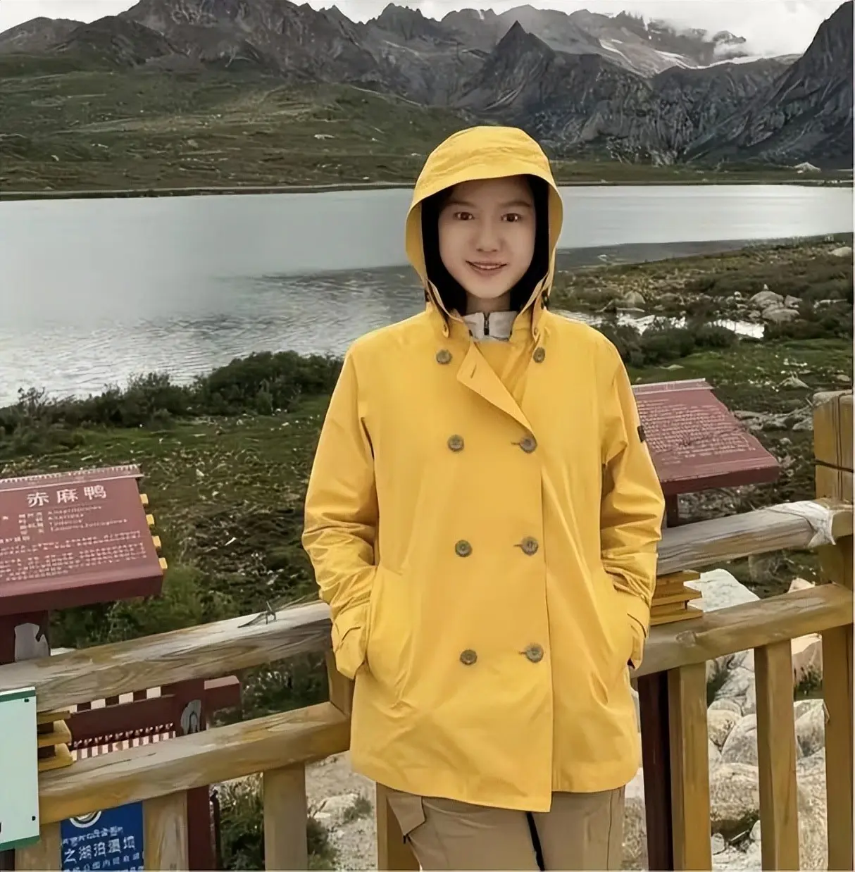 杨振宁遗孀翁帆近照曝光 状态看着很松弛，跟半年前简直判若两人 