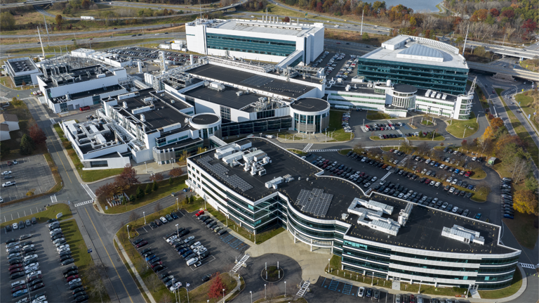ASML High NA EUV 光刻机首批组件抵达奥尔巴尼纳米技术综合体