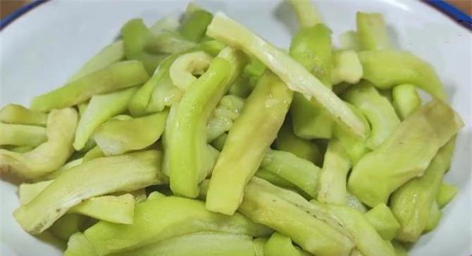 这才是鱼香茄子好吃的做法，不用油炸，做法简单，入味又下饭