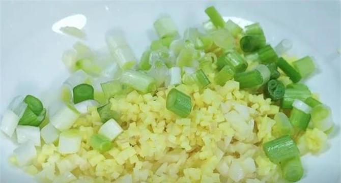 这才是鱼香茄子好吃的做法，不用油炸，做法简单，入味又下饭