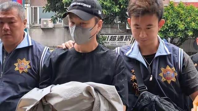 修杰楷认罪不到24小时，贾静雯迎3大噩耗，夫妻人设崩塌只是开始