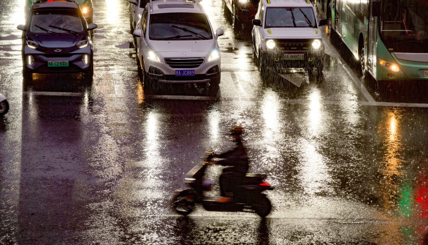 河南升级发布暴雨红色预警，多地发布停课、停学、停工通知