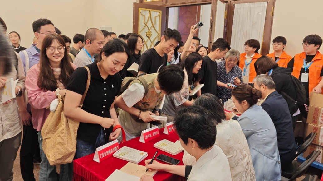 从星空童话到中医养生，上海书展用书籍聚集阅读“同好人”