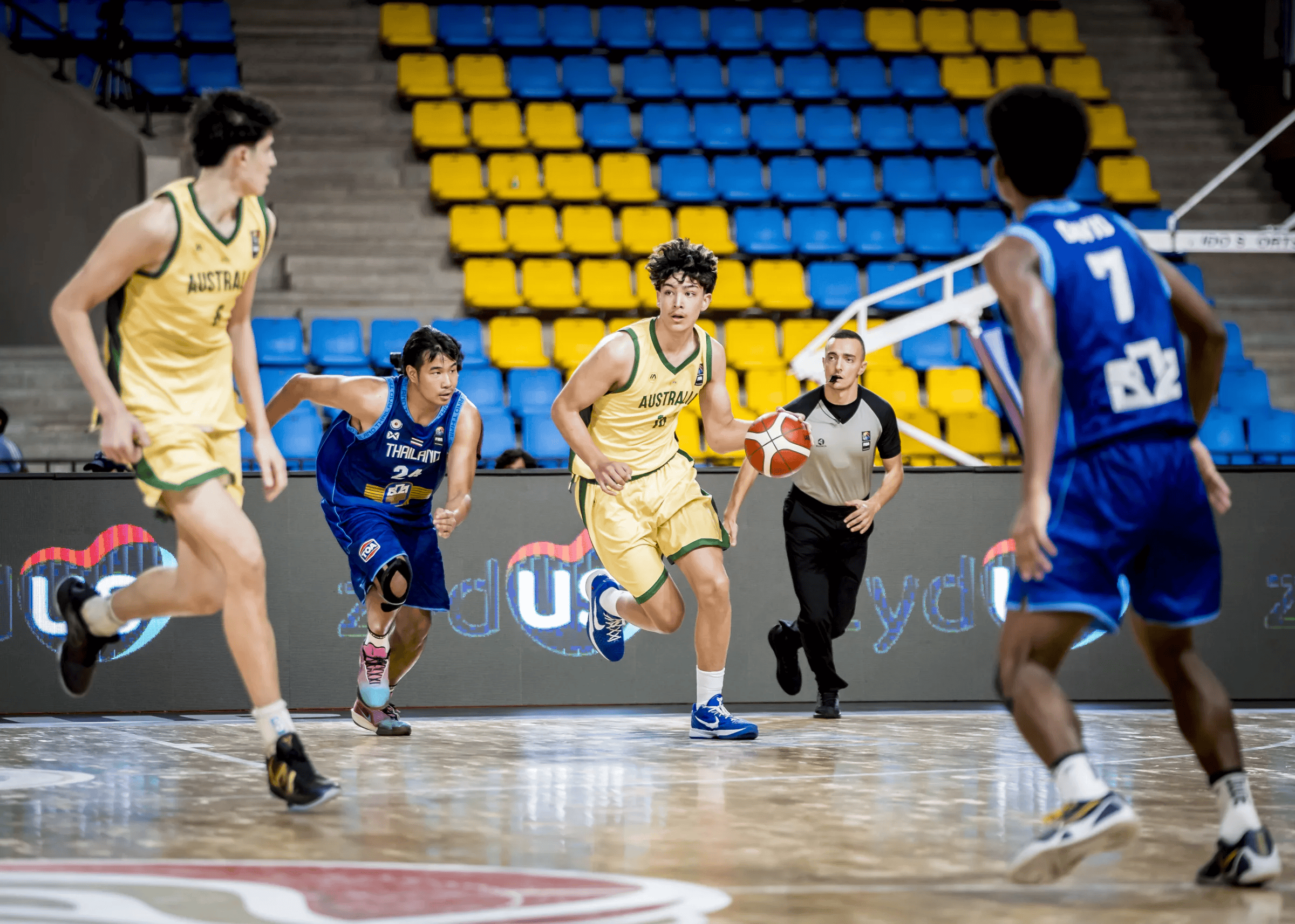 U18男篮亚洲杯小组赛：澳大利亚102-32狂胜泰国70分