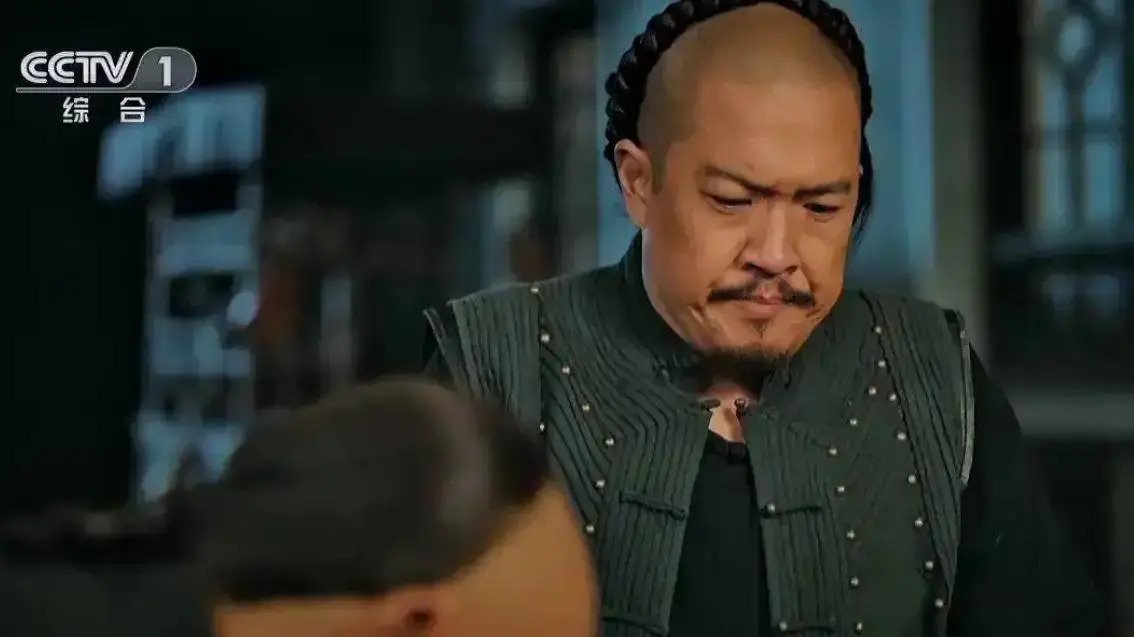 张丰毅儿子藏在《江海潮生》，给何冰打杂，没想到角色来头这么大