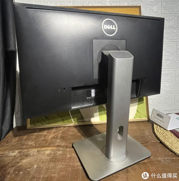 闲鱼240捡了台戴尔U2414H，24寸IPS旋转升降支架，窄边框办公神屏