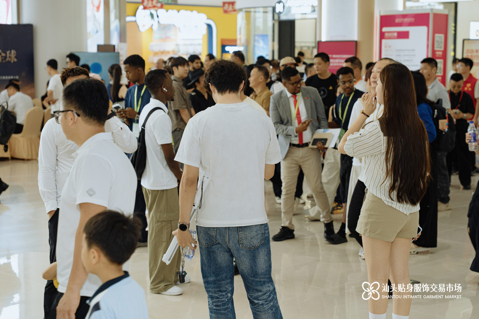 告别“展完即撤”：汕头贴身服饰产业迎首个专业集中交易平台，采购商选品从10天降至半天
